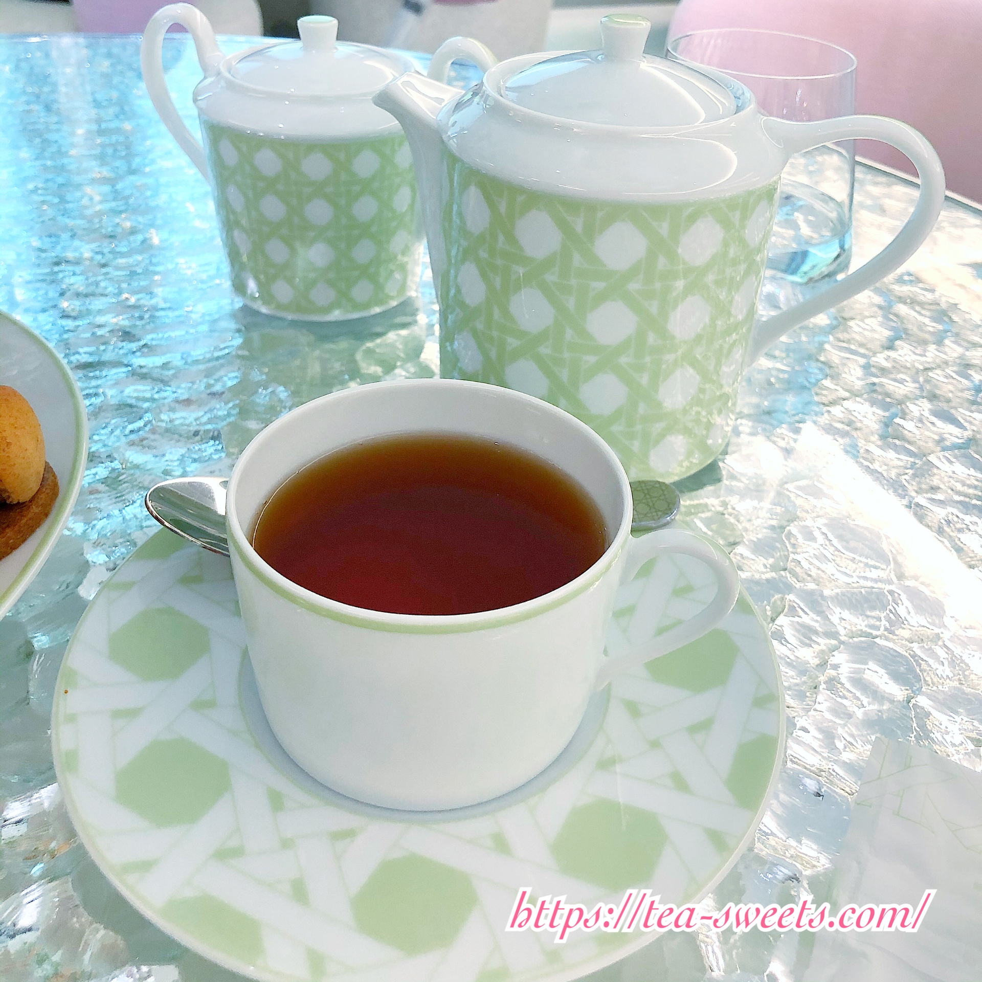 【訪問レポート】カフェディオールbyラデュレ(Café Dior by Ladurée)のアフタヌーンティー | TEA TIME DIARY